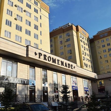 Yellow Apartment In The Center Of Bischkek Exterior foto