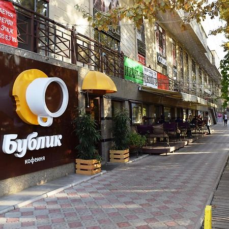 Yellow Apartment In The Center Of Bischkek Exterior foto