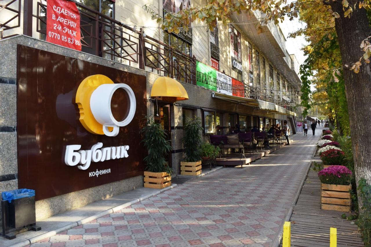 Yellow Apartment In The Center Of Bischkek Exterior foto